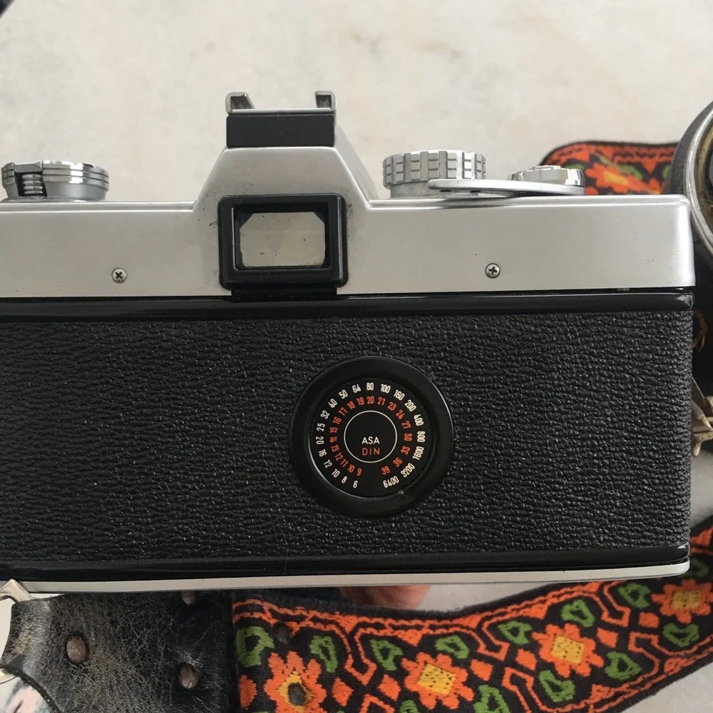 Vintage Minolta SR-T 101 Black and Silver Camera